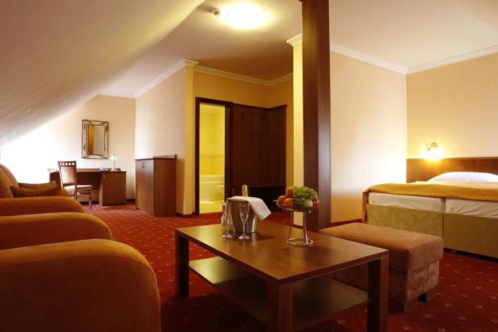 Hotel Majolika Modra Exterior photo