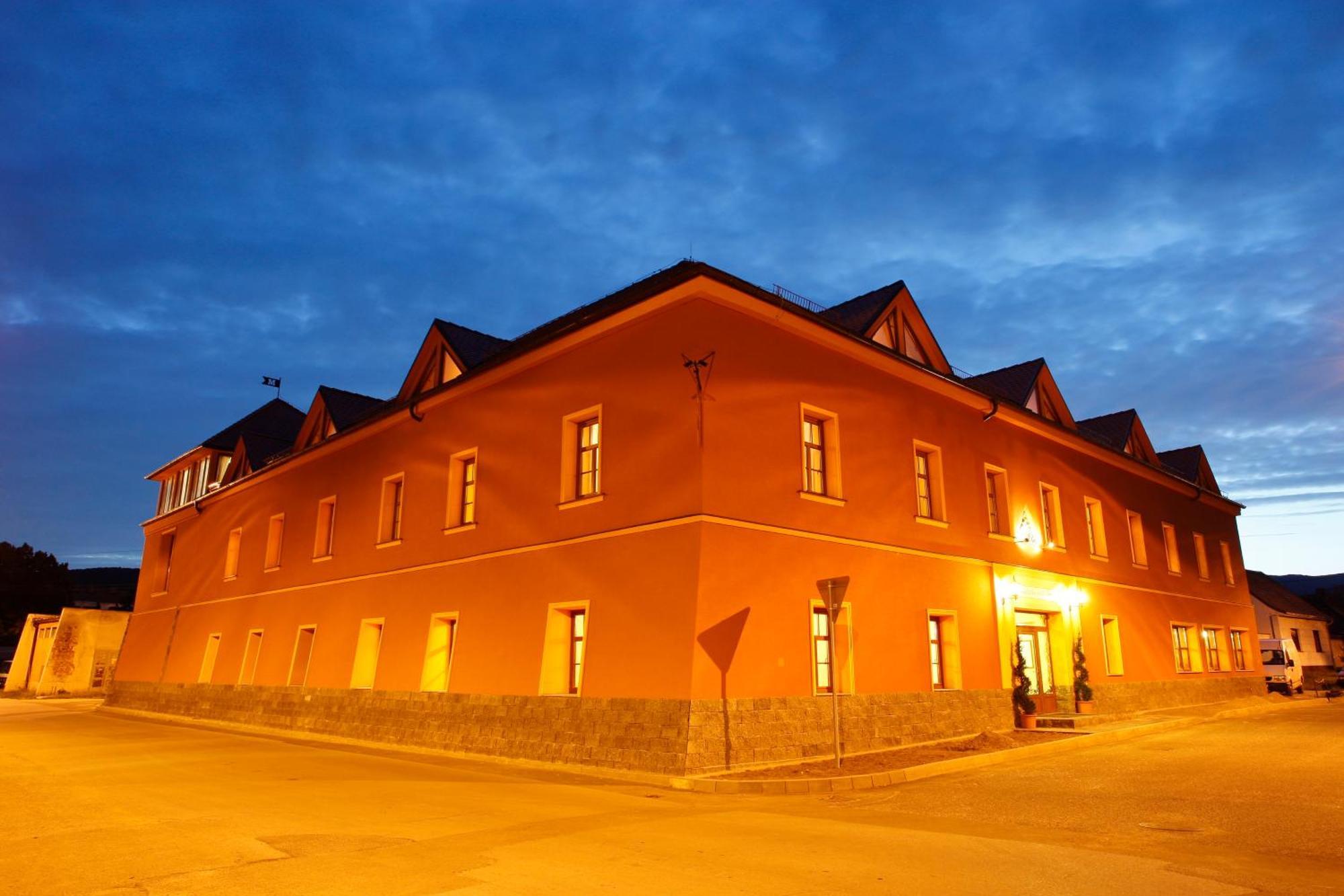 Hotel Majolika Modra Exterior photo