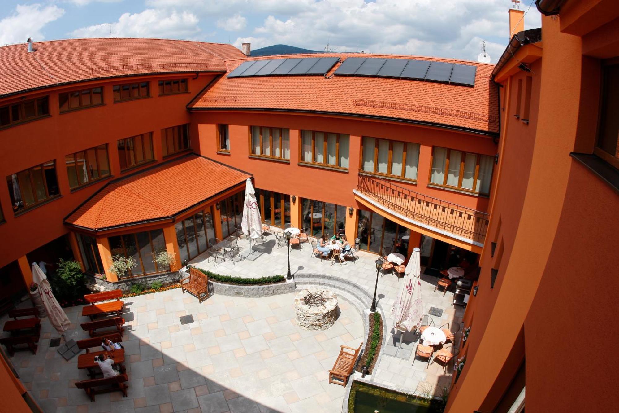 Hotel Majolika Modra Exterior photo