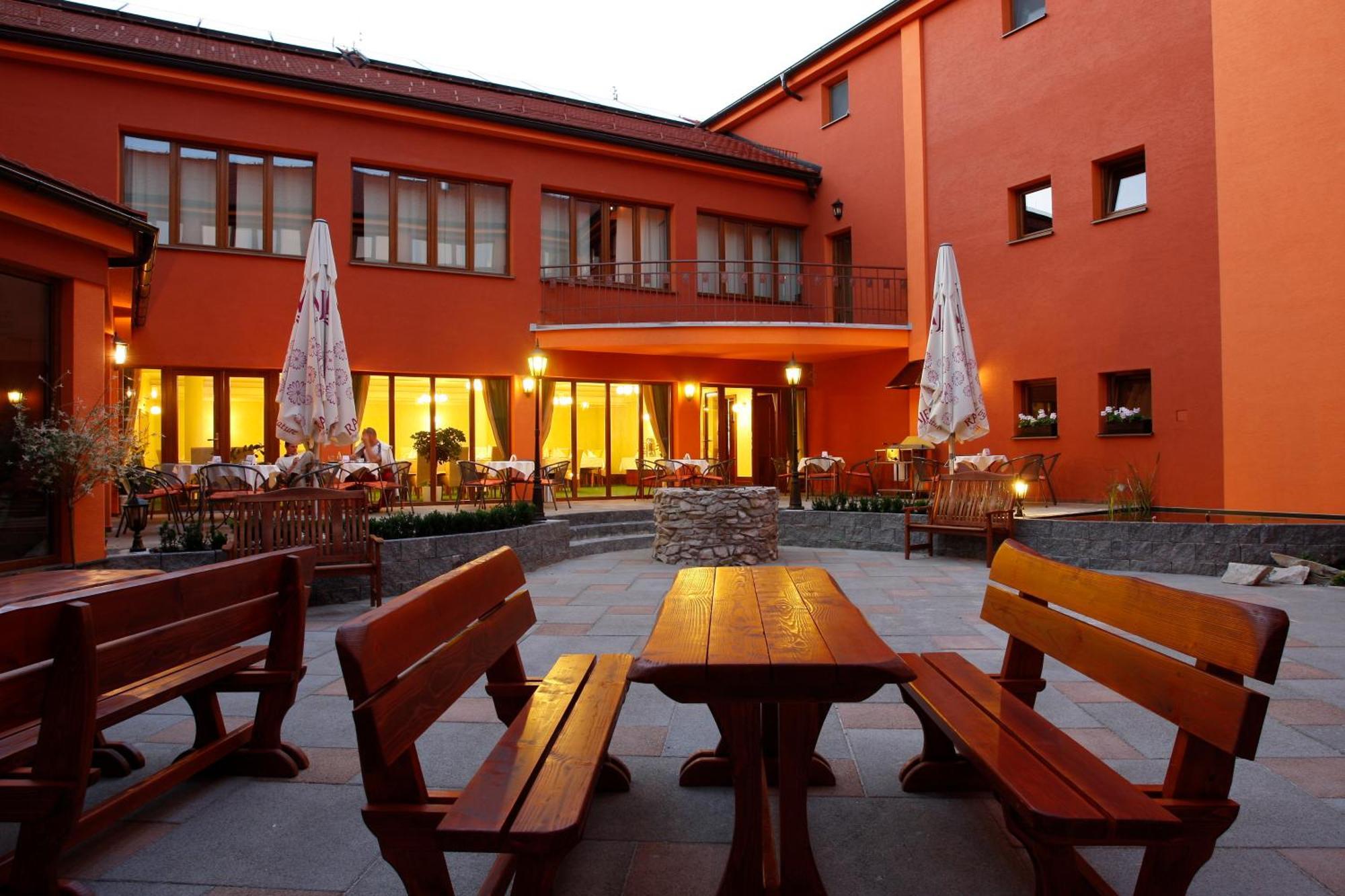 Hotel Majolika Modra Exterior photo