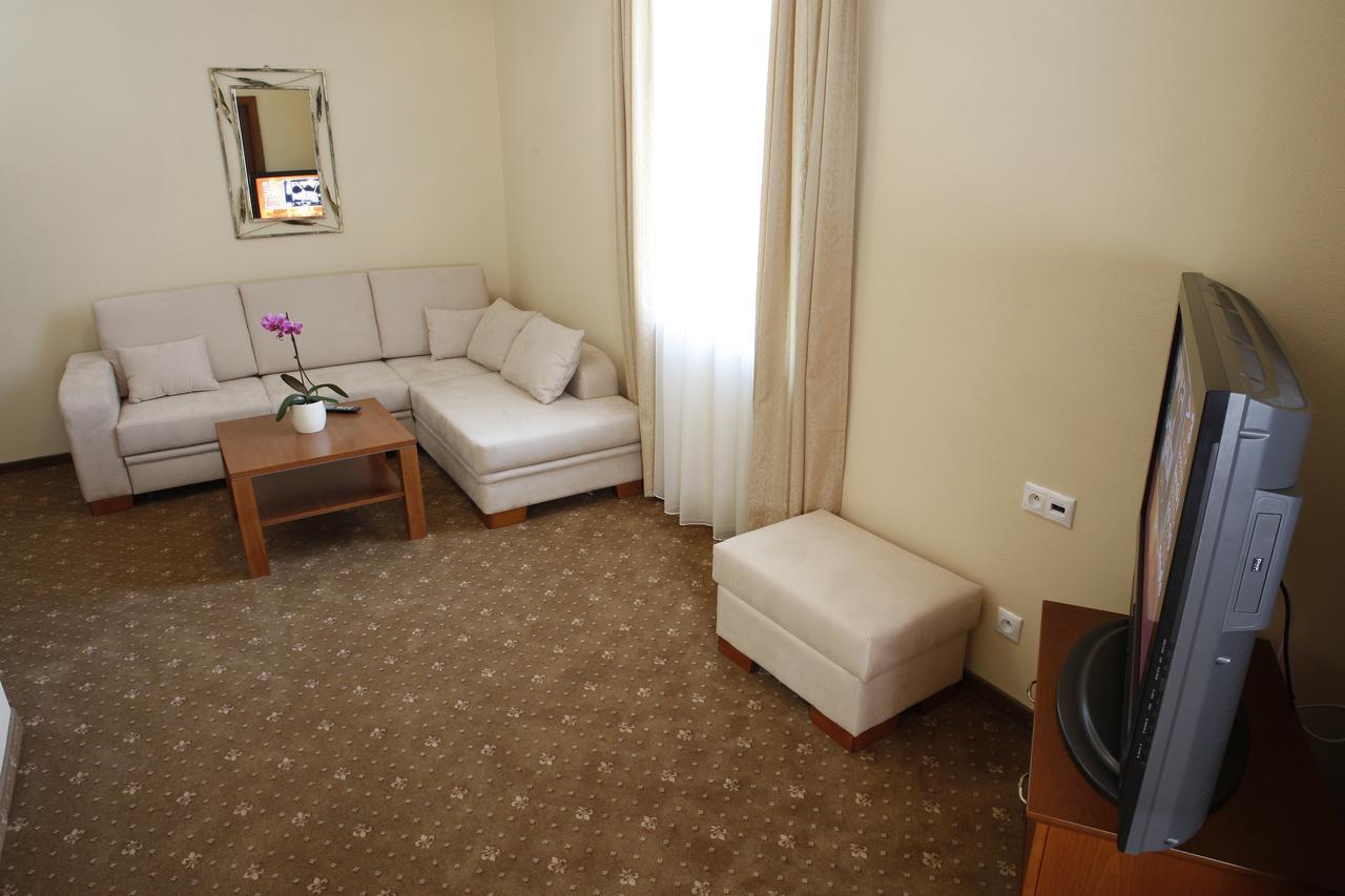 Hotel Majolika Modra Exterior photo