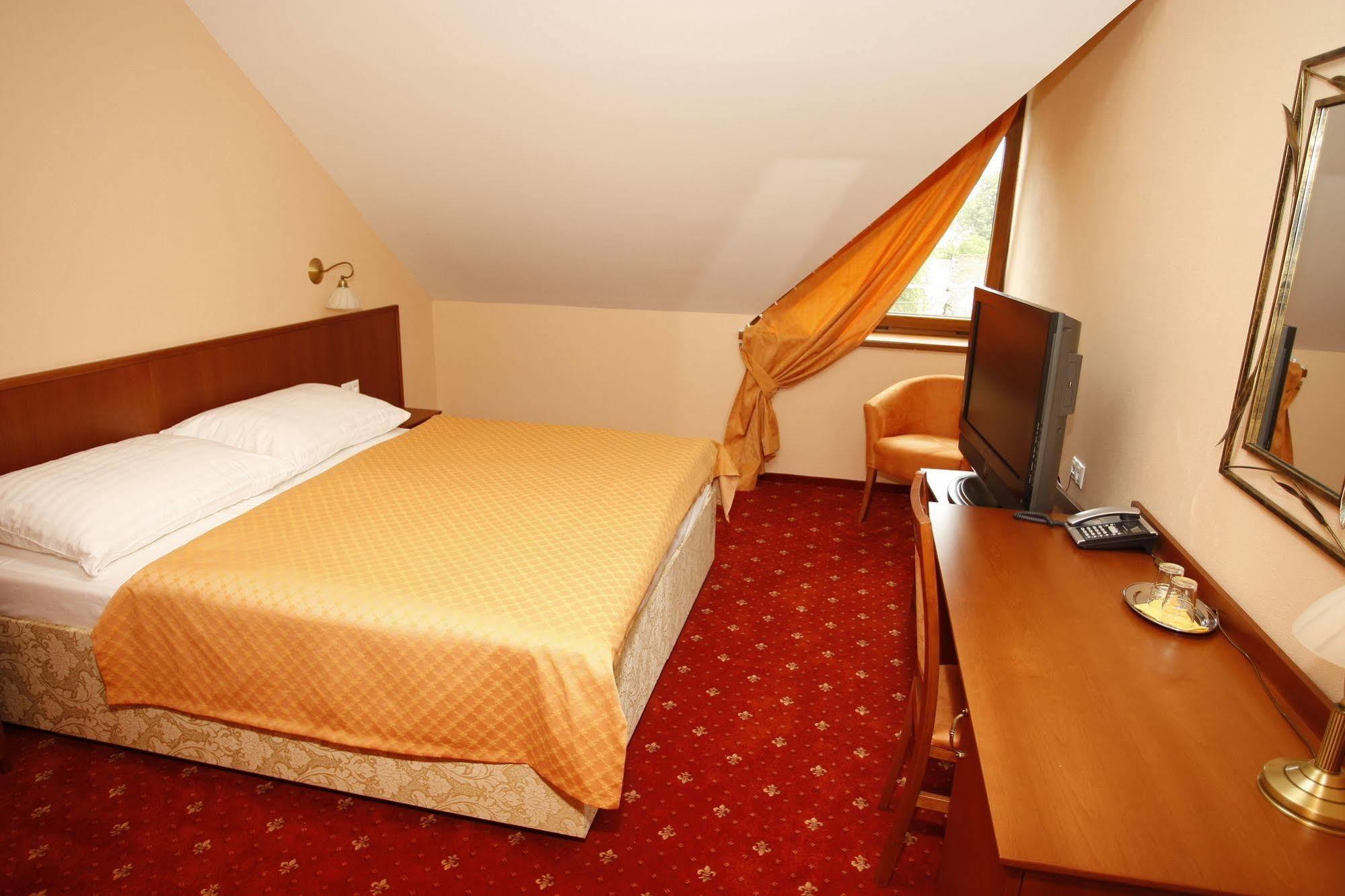 Hotel Majolika Modra Exterior photo